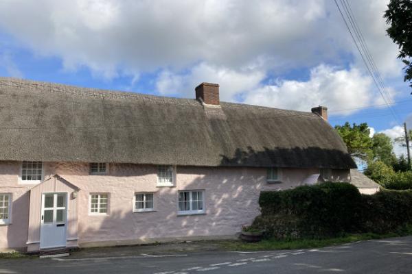Mawgan-in-Meneage, Typical Pink Thatched Cottage